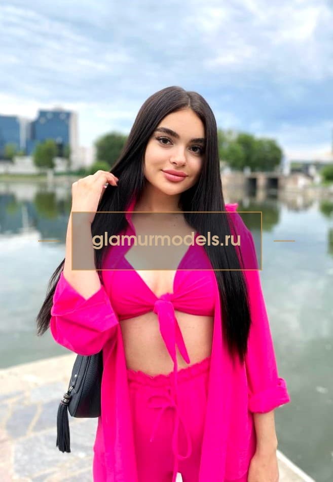Vika, 19 лет, брюнетка, фото 1